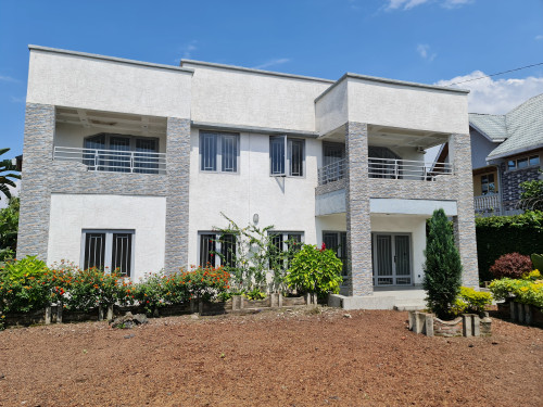 Belle maison spacieuse et polyvalente à Goma